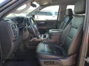 ✅ 2020 Chevrolet Silverado 1500 LT Trail Boss • VIN: 3GCPYFEL8LG315111 • Lot: 82370355. Wystawiony na Copart z przebiegiem 77 440 mil. Bezpłatny archiwum sprzedaży aukcyjnych z USA i szczegółowy raport historii pojazdu na DreamBid. Zdjęcie 7.