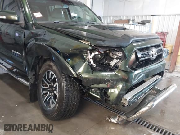 ✅ 2012 Toyota Tacoma • VIN: 3TMLU4EN2CM094154 • Lot: 41322227. Listed on IAAI with 270,712 mi. Free auction sales archive from the USA and detailed vehicle history report at DreamBid. Image 6.