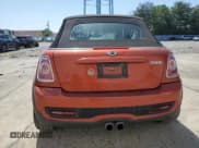 ✅ 2015 MINI Convertible S • VIN: WMWZP3C58FT708433 • Lot: 62005225. Wystawiony na Copart z przebiegiem 85 671 mil. Bezpłatny archiwum sprzedaży aukcyjnych z USA i szczegółowy raport historii pojazdu na DreamBid. Zdjęcie 6.