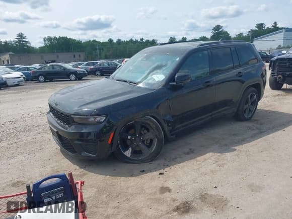 ✅ 2023 Jeep Grand Cherokee Laredo • VIN: 1C4RJHAG2PC660094 • Lot: 42390290. Listed on IAAI with 27,802 mi. Free auction sales archive from the USA and detailed vehicle history report at DreamBid. Image 17.