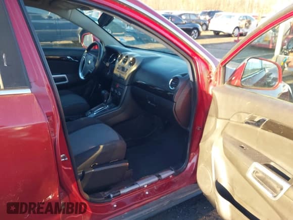 ✅ 2014 Chevrolet Captiva Sport LS • VIN: 3GNAL2EK2ES676572 • Lot: 41442166. Wystawiony na IAAI z przebiegiem 162 243 mil. Bezpłatny archiwum sprzedaży aukcyjnych z USA i szczegółowy raport historii pojazdu na DreamBid. Zdjęcie 5.