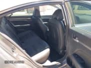 ✅ 2017 Hyundai Elantra SE • VIN: KMHD84LF4HU173361 • Lot: 42283257. Wystawiony na IAAI z przebiegiem 116 142 mil. Bezpłatny archiwum sprzedaży aukcyjnych z USA i szczegółowy raport historii pojazdu na DreamBid. Zdjęcie 8.