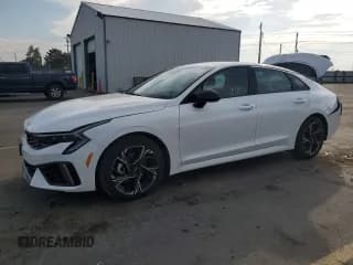 ✅ 2025 Kia K5 GT-Line • VIN: KNAG64J7XS5357351 • Лот: 70327625. Опубликован ранее на Copart с пробегом 8 156 миль. Бесплатный доступ к архиву аукционных продаж из США и подробный отчёт об истории автомобиля на DreamBid. Изображение 1.