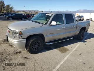 ✅ 2005 GMC Sierra Denali • VIN: 2GTEK63N451332366 • Лот: 84016804. Опубликован ранее на Copart с пробегом 303 703 миль. Бесплатный доступ к архиву аукционных продаж из США и подробный отчёт об истории автомобиля на DreamBid. Изображение 1.