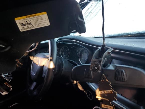 ✅ 2015 Dodge Challenger R/T Scat Pack • VIN: 2C3CDZFJ4FH798615 • Лот: 82716915. Опубликован ранее на Copart с пробегом Не указан. Бесплатный доступ к архиву аукционных продаж из США и подробный отчёт об истории автомобиля на DreamBid. Изображение 9.