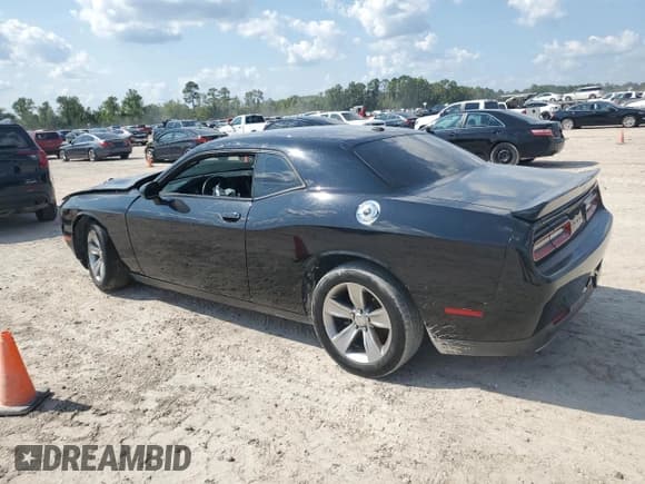 ✅ 2020 Dodge Challenger SXT • VIN: 2C3CDZAG9LH113533 • Lot: 71739014. Wystawiony na Copart z przebiegiem 82 203 mil. Bezpłatny archiwum sprzedaży aukcyjnych z USA i szczegółowy raport historii pojazdu na DreamBid. Zdjęcie 2.