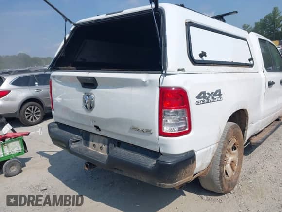 2019 Ram 1500 Tradesman z VIN 1C6SRFCT8KN601628, wystawiony jako IAAI lot #43016581 z przebiegiem Nie podano mil oraz . Historia ofert i sprzedaży dostępna na DreamBid. Obrazek 4.