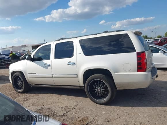 ✅ 2014 Chevrolet Suburban LTZ • VIN: 1GNSCKE00ER139978 • Лот: 43322931. Опубликован ранее на IAAI с пробегом 257 754 миль. Бесплатный доступ к архиву аукционных продаж из США и подробный отчёт об истории автомобиля на DreamBid. Изображение 13.