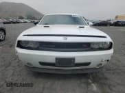 ✅ 2010 Dodge Challenger R/T Classic • VIN: 2B3CJ5DT0AH300633 • Lot: 76148344. Wystawiony na Copart z przebiegiem 193 504 mil. Bezpłatny archiwum sprzedaży aukcyjnych z USA i szczegółowy raport historii pojazdu na DreamBid. Zdjęcie 5.