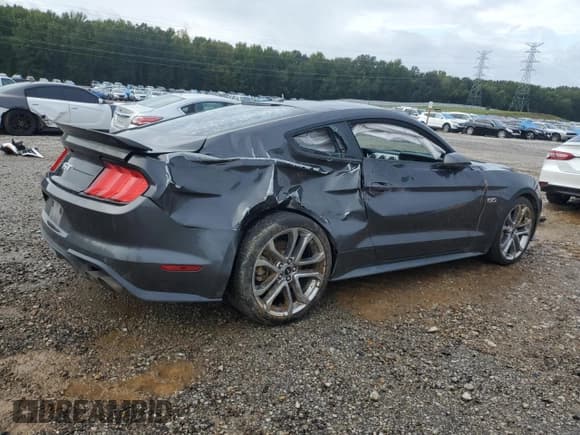 ✅ 2019 Ford Mustang GT Premium • VIN: 1FA6P8CF0K5192455 • Lot: 85334845. Wystawiony na Copart z przebiegiem 51 935 mil. Bezpłatny archiwum sprzedaży aukcyjnych z USA i szczegółowy raport historii pojazdu na DreamBid. Zdjęcie 3.
