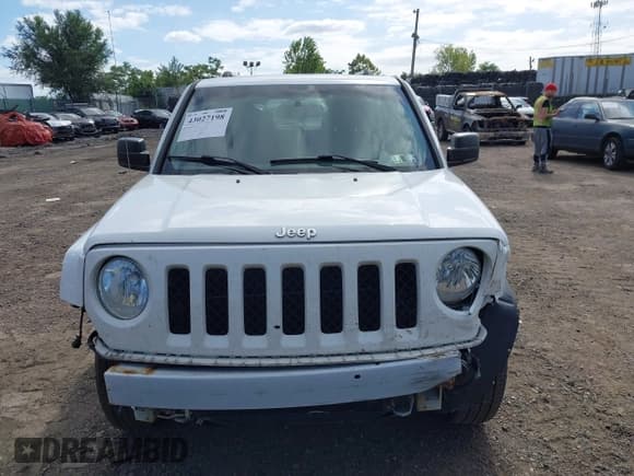 ✅ 2017 Jeep Patriot Latitude • VIN: 1C4NJRFB7HD205626 • Lot: 43027198. Listed on IAAI with 128,844 mi. Free auction sales archive from the USA and detailed vehicle history report at DreamBid. Image 13.