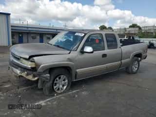 2001 Chevrolet Silverado 1500 LS z VIN 1GCEK19T41Z189543, wystawiony jako Copart lot #62922784 z przebiegiem 157 821 mil mil oraz Szkoda całkowita • Salvage title. Historia ofert i sprzedaży dostępna na DreamBid. Obrazek 1.