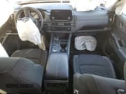 ✅ 2024 Nissan Pathfinder S • VIN: 5N1DR3AC3RC288685 • Lot: 68927125. Wystawiony na Copart z przebiegiem 16 213 mil. Bezpłatny archiwum sprzedaży aukcyjnych z USA i szczegółowy raport historii pojazdu na DreamBid. Zdjęcie 8.