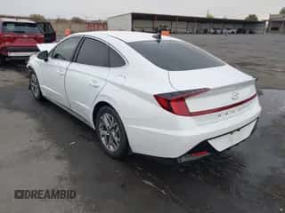 2021 Hyundai Sonata SEL with VIN 5NPEL4JA6MH079906, listed as a IAAI auction lot 43110382 with 28,802 mi miles and . Bid and sale history available at DreamBid. Image 3.