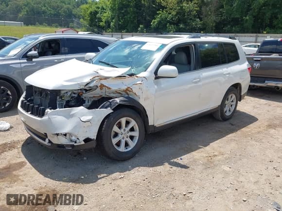 ✅ 2011 Toyota Highlander • VIN: 5TDZK3EH5BS027325 • Lot: 42612984. Wystawiony na IAAI z przebiegiem 65 608 mil. Bezpłatny archiwum sprzedaży aukcyjnych z USA i szczegółowy raport historii pojazdu na DreamBid. Zdjęcie 2.