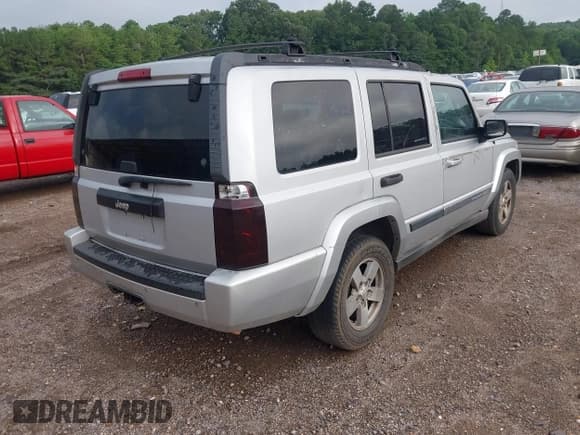 ✅ 2006 Jeep Commander • VIN: 1J8HH48N16C156972 • Lot: 42577569. Wystawiony na IAAI z przebiegiem Nie podano. Bezpłatny archiwum sprzedaży aukcyjnych z USA i szczegółowy raport historii pojazdu na DreamBid. Zdjęcie 4.