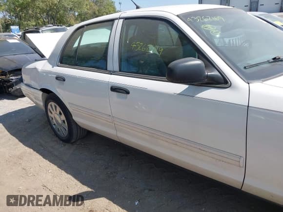 ✅ 2010 Ford Police Interceptor • VIN: 2FABP7BV6AX140343 • Lot: 43262109. Wystawiony na IAAI z przebiegiem 154 097 mil. Bezpłatny archiwum sprzedaży aukcyjnych z USA i szczegółowy raport historii pojazdu na DreamBid. Zdjęcie 13.