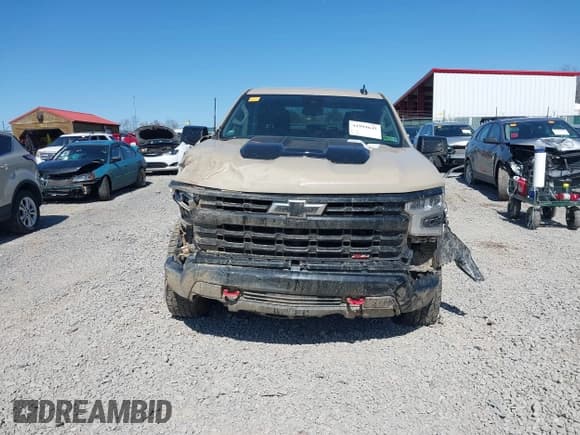 ✅ 2022 Chevrolet Silverado 1500 LT Trail Boss • VIN: 3GCUDFED1NG689442 • Lot: 41994642. Wystawiony na IAAI z przebiegiem 26 598 mil. Bezpłatny archiwum sprzedaży aukcyjnych z USA i szczegółowy raport historii pojazdu na DreamBid. Zdjęcie 13.