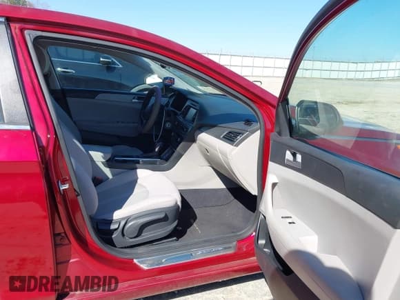 ✅ 2016 Hyundai Sonata SE • VIN: 5NPE24AF6GH291191 • Лот: 43636573. Опубликован ранее на IAAI с пробегом 119 232 миль. Бесплатный доступ к архиву аукционных продаж из США и подробный отчёт об истории автомобиля на DreamBid. Изображение 5.