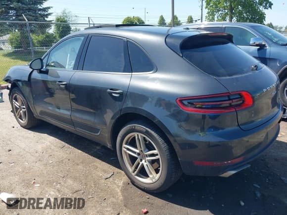 ✅ 2017 Porsche Macan • VIN: WP1AA2A58HLB01772 • Lot: 42574569. Listed on IAAI with 97,786 mi. Free auction sales archive from the USA and detailed vehicle history report at DreamBid. Image 3.