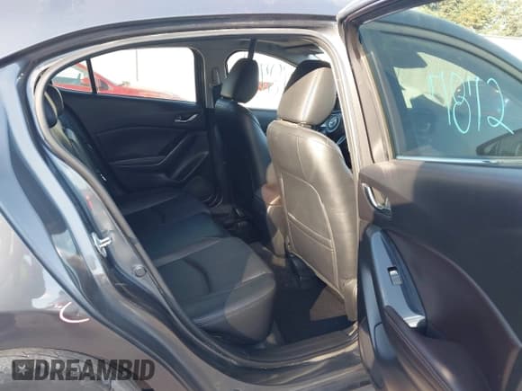 ✅ 2018 Mazda 3 Grand Touring • VIN: 3MZBN1M37JM174454 • Лот: 43557872. Опубликован ранее на IAAI с пробегом 142 617 миль. Бесплатный доступ к архиву аукционных продаж из США и подробный отчёт об истории автомобиля на DreamBid. Изображение 8.