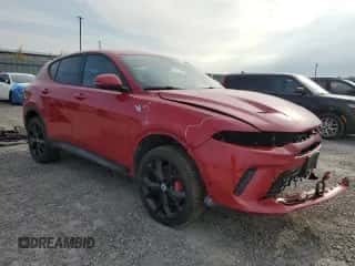 2024 Dodge Hornet GT z VIN ZACNDFAN7R3A17349, wystawiony jako Copart lot #67177745 z przebiegiem 12 490 mil mil oraz Czysty tytuł • Clean title. Historia ofert i sprzedaży dostępna na DreamBid. Obrazek 4.