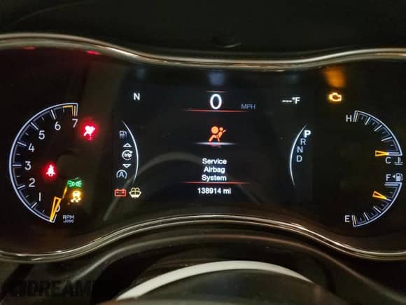 2018 Jeep Grand Cherokee Altitude z VIN 1C4RJFAG4JC397098, wystawiony jako Copart lot #82310585 z przebiegiem 138 914 mil mil oraz Szkoda całkowita • Salvage title. Historia ofert i sprzedaży dostępna na DreamBid. Obrazek 9.