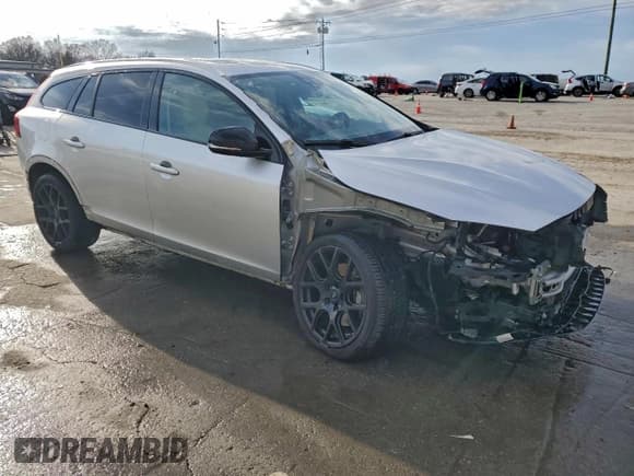 ✅ 2017 Volvo V60 • VIN: YV440MWKXH1035424 • Lot: 94342985. Wystawiony na Copart z przebiegiem 101 003 mil. Bezpłatny archiwum sprzedaży aukcyjnych z USA i szczegółowy raport historii pojazdu na DreamBid. Zdjęcie 4.