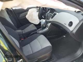 2014 Chevrolet Cruze LS z VIN 1G1PA5SH8E7115531, wystawiony jako IAAI lot #43358149 z przebiegiem 27 542 mil mil oraz . Historia ofert i sprzedaży dostępna na DreamBid. Obrazek 5.