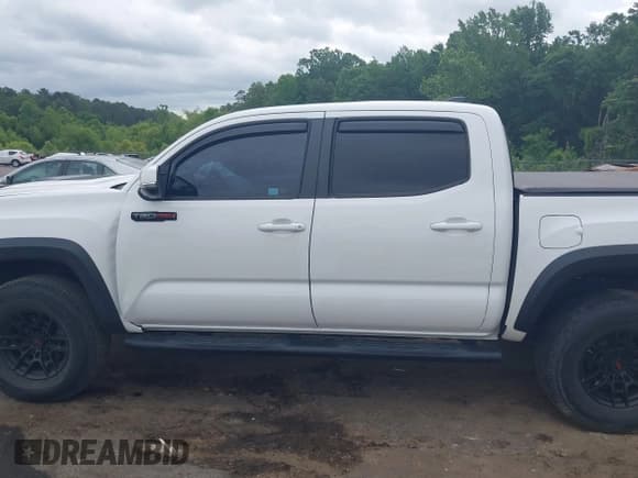 ✅ 2020 Toyota Tacoma SR5 • VIN: 5TFCZ5AN3LX226071 • Lot: 42231420. Wystawiony na IAAI z przebiegiem 62 914 mil. Bezpłatny archiwum sprzedaży aukcyjnych z USA i szczegółowy raport historii pojazdu na DreamBid. Zdjęcie 14.