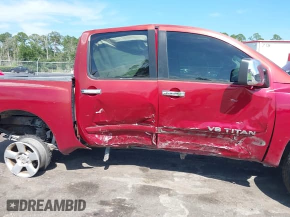 ✅ 2004 Nissan Titan LE • VIN: 1N6AA07B14N525633 • Lot: 42973476. Wystawiony na IAAI z przebiegiem 194 353 mil. Bezpłatny archiwum sprzedaży aukcyjnych z USA i szczegółowy raport historii pojazdu na DreamBid. Zdjęcie 6.