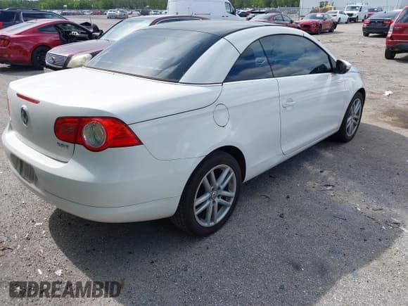 ✅ 2010 Volkswagen Eos Lux • VIN: WVWFA7AHXAV012665 • Lot: 42704077. Listed on IAAI with 200,972 mi. Free auction sales archive from the USA and detailed vehicle history report at DreamBid. Image 4.
