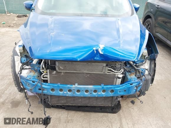 ✅ 2017 Ford Escape SE • VIN: 1FMCU9GD7HUB76526 • Lot: 43678296. Wystawiony na IAAI z przebiegiem 99 099 mil. Bezpłatny archiwum sprzedaży aukcyjnych z USA i szczegółowy raport historii pojazdu na DreamBid. Zdjęcie 6.