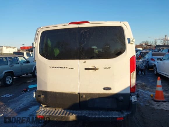 ✅ 2017 Ford Transit XL • VIN: 1FBZX2ZM6HKB15369 • Lot: 41422736. Wystawiony na IAAI z przebiegiem 159 105 mil. Bezpłatny archiwum sprzedaży aukcyjnych z USA i szczegółowy raport historii pojazdu na DreamBid. Zdjęcie 17.