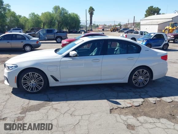✅ 2019 BMW 5 Series 530e • VIN: WBAJA9C58KB254119 • Lot: 43452542. Listed on IAAI with 107,899 mi. Free auction sales archive from the USA and detailed vehicle history report at DreamBid. Image 14.