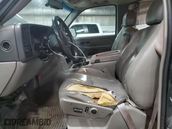 ✅ 2004 Chevrolet Suburban Z71 • VIN: 3GNFK16Z54G285612 • Лот: 56174655. Опубликован ранее на Copart с пробегом 239 631 миль. Бесплатный доступ к архиву аукционных продаж из США и подробный отчёт об истории автомобиля на DreamBid. Изображение 7.