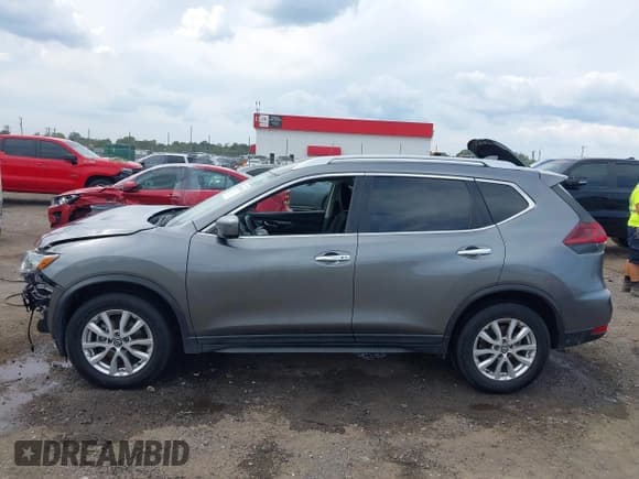 ✅ 2018 Nissan Rogue SV • VIN: KNMAT2MTXJP518184 • Lot: 43333163. Wystawiony na IAAI z przebiegiem 34 827 mil. Bezpłatny archiwum sprzedaży aukcyjnych z USA i szczegółowy raport historii pojazdu na DreamBid. Zdjęcie 15.