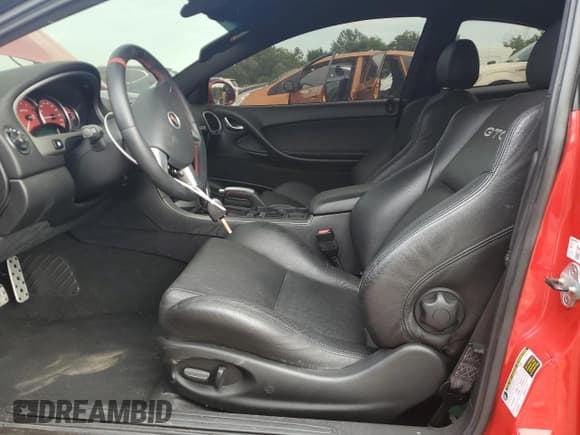 ✅ 2005 Pontiac GTO • VIN: 6G2VX12U05L410785 • Lot: 81385025. Wystawiony na Copart z przebiegiem 34 366 mil. Bezpłatny archiwum sprzedaży aukcyjnych z USA i szczegółowy raport historii pojazdu na DreamBid. Zdjęcie 7.