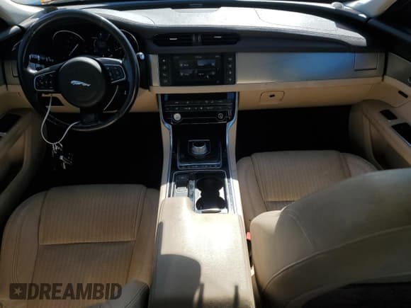 ✅ 2016 Jaguar XF 35t Prestige • VIN: SAJBK4BV2GCY16320 • Lot: 84399945. Wystawiony na Copart z przebiegiem 70 680 mil. Bezpłatny archiwum sprzedaży aukcyjnych z USA i szczegółowy raport historii pojazdu na DreamBid. Zdjęcie 8.