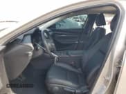 ✅ 2025 Mazda 3 S Select Sport • VIN: JM1BPABMXS1765529 • Lot: 71104295. Wystawiony na Copart z przebiegiem Nie podano. Bezpłatny archiwum sprzedaży aukcyjnych z USA i szczegółowy raport historii pojazdu na DreamBid. Zdjęcie 7.