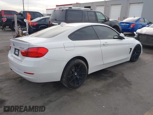 ✅ 2015 BMW 4 Series 428i • VIN: WBA3N7C56FK223152 • Lot: 40941460. Wystawiony na IAAI z przebiegiem 102 718 mil. Bezpłatny archiwum sprzedaży aukcyjnych z USA i szczegółowy raport historii pojazdu na DreamBid. Zdjęcie 4.