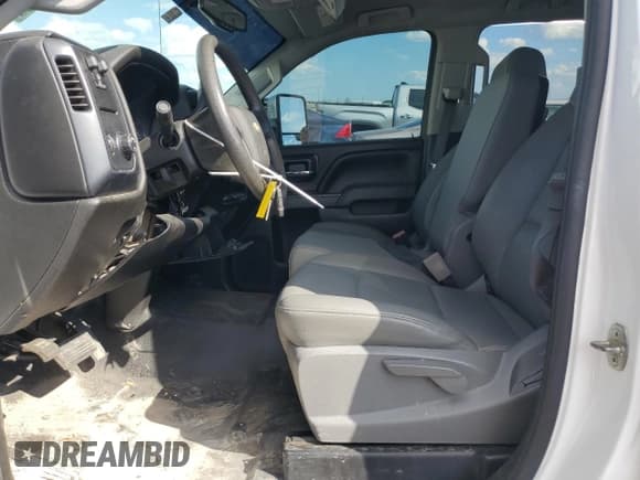 ✅ 2019 Chevrolet Silverado 2500HD Work Truck • VIN: 2GC2CREG8K1121196 • Lot: 56525835. Wystawiony na Copart z przebiegiem 63 376 mil. Bezpłatny archiwum sprzedaży aukcyjnych z USA i szczegółowy raport historii pojazdu na DreamBid. Zdjęcie 7.