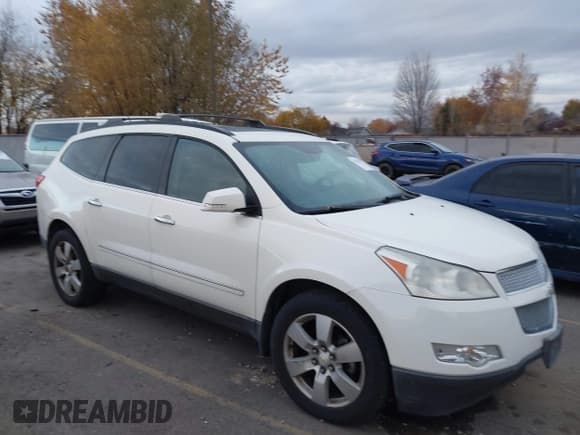 ✅ 2011 Chevrolet Traverse LTZ • VIN: 1GNKVLED1BJ114844 • Lot: 43713813. Wystawiony na IAAI z przebiegiem 131 565 mil. Bezpłatny archiwum sprzedaży aukcyjnych z USA i szczegółowy raport historii pojazdu na DreamBid. Zdjęcie 1.