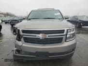 ✅ 2017 Chevrolet Suburban LT • VIN: 1GNSKHKC8HR271959 • Lot: 81591794. Wystawiony na Copart z przebiegiem 148 021 mil. Bezpłatny archiwum sprzedaży aukcyjnych z USA i szczegółowy raport historii pojazdu na DreamBid. Zdjęcie 5.