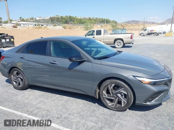 ✅ 2025 Hyundai Elantra SEL Sport • VIN: KMHLM4DG7SU020513 • Lot: 43218775. Listed on IAAI with 5,390 mi. Free auction sales archive from the USA and detailed vehicle history report at DreamBid. Image 13.