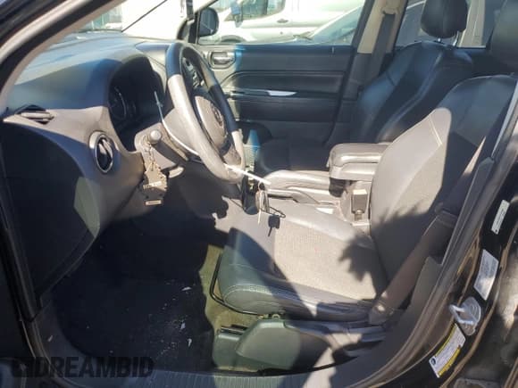 ✅ 2015 Jeep Compass North • VIN: 1C4NJDAB0FD101096 • Lot: 82234115. Wystawiony na Copart z przebiegiem 158 108 mil. Bezpłatny archiwum sprzedaży aukcyjnych z USA i szczegółowy raport historii pojazdu na DreamBid. Zdjęcie 7.