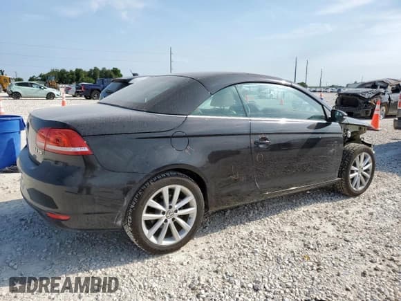 ✅ 2015 Volkswagen Eos Komfort • VIN: WVWBW8AH7FV000311 • Lot: 56960625. Wystawiony na Copart z przebiegiem 63 975 mil. Bezpłatny archiwum sprzedaży aukcyjnych z USA i szczegółowy raport historii pojazdu na DreamBid. Zdjęcie 3.
