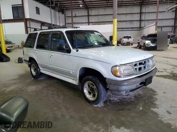 ✅ 1995 Ford Explorer Eddie Bauer • VIN: 1FMDU34X8SUA46374 • Lot: 43760355. Listed on Copart with 157,174 mi. Free auction sales archive from the USA and detailed vehicle history report at DreamBid. Image 4.