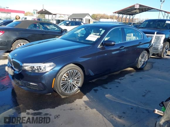 ✅ 2018 BMW 5 Series 530i xDrive • VIN: WBAJA7C58JWC74627 • Lot: 43640103. Wystawiony na IAAI z przebiegiem 95 240 mil. Bezpłatny archiwum sprzedaży aukcyjnych z USA i szczegółowy raport historii pojazdu na DreamBid. Zdjęcie 18.