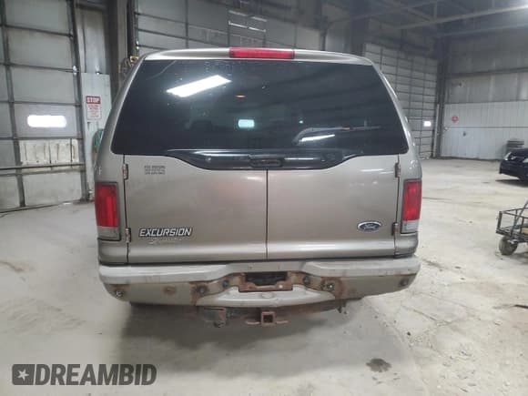 ✅ 2003 Ford Excursion Limited • VIN: 1FMNU43S23EB44232 • Лот: 79030864. Опубликован ранее на Copart с пробегом 307 728 миль. Бесплатный доступ к архиву аукционных продаж из США и подробный отчёт об истории автомобиля на DreamBid. Изображение 6.